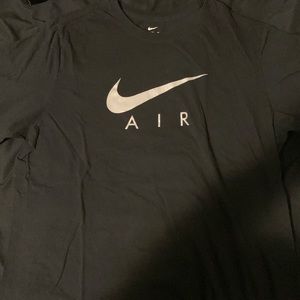 Black Nike men’s tee